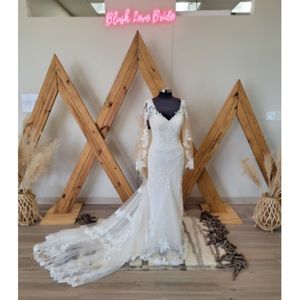 Lace sleeved wedding dress